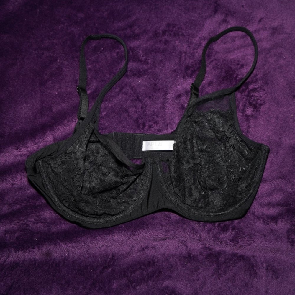 Apt 9  36 D Bra